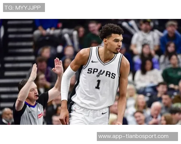 文班亚马解析关键三分球战术强调避免盲目突入人群造成复杂局面