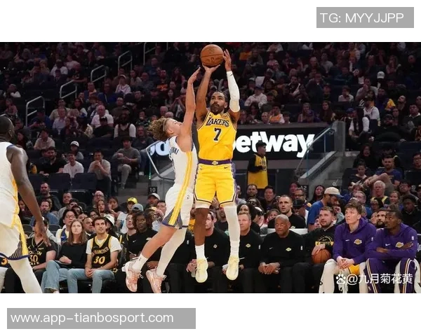 湖人官方宣布克莱伯因斜肌拉伤缺席揭幕战将于两周后复查