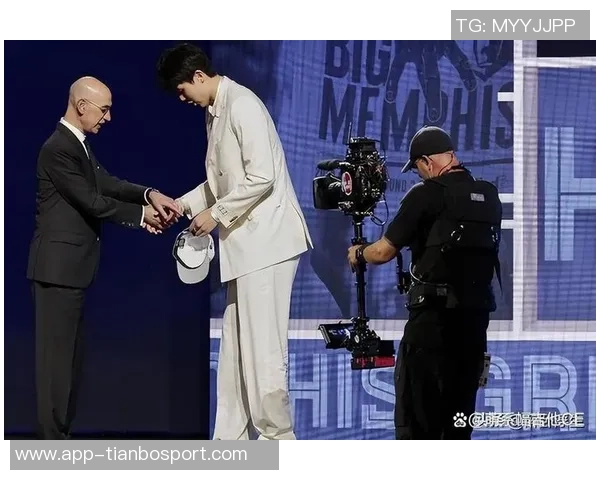 萧华惊讶杨瀚森迅速获得国际关注超越中国界限