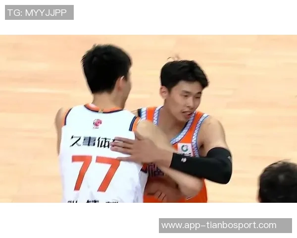 邹阳第二节狂飙18分半场8投全中三分4中4展现超强状态