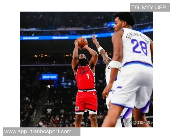 莱昂纳德半场表现出色高效贡献13分3篮板4助攻1抢断助力球队 莱昂纳德半场表现出色高效贡献13分3篮板4助攻1抢断助力球队