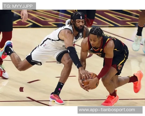 哈克斯替补登场26分钟高效表现14投9中斩获21分3篮板2助攻