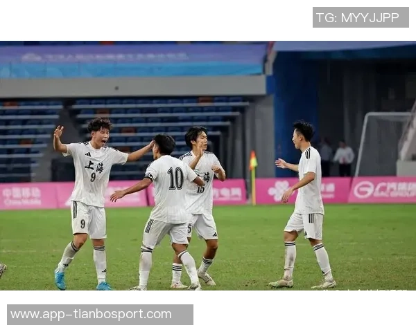 上海U20男足在第十五届全运会小组赛中表现出色成功晋级1-8名排位赛